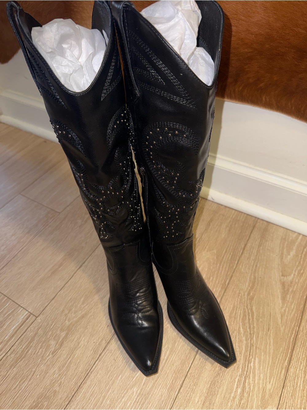 Women’s Black Embellished Pointed-Toe Knee-High Cowgirl Boots | Size 8